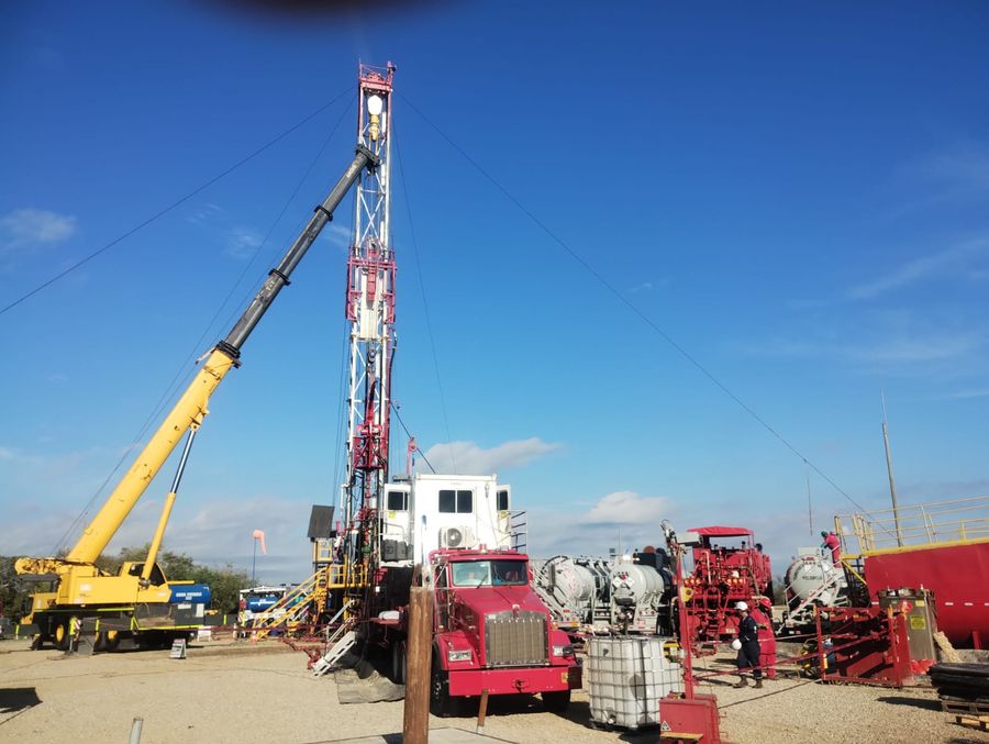 Grúa Grove de Meneses Ramirez SAS en operación