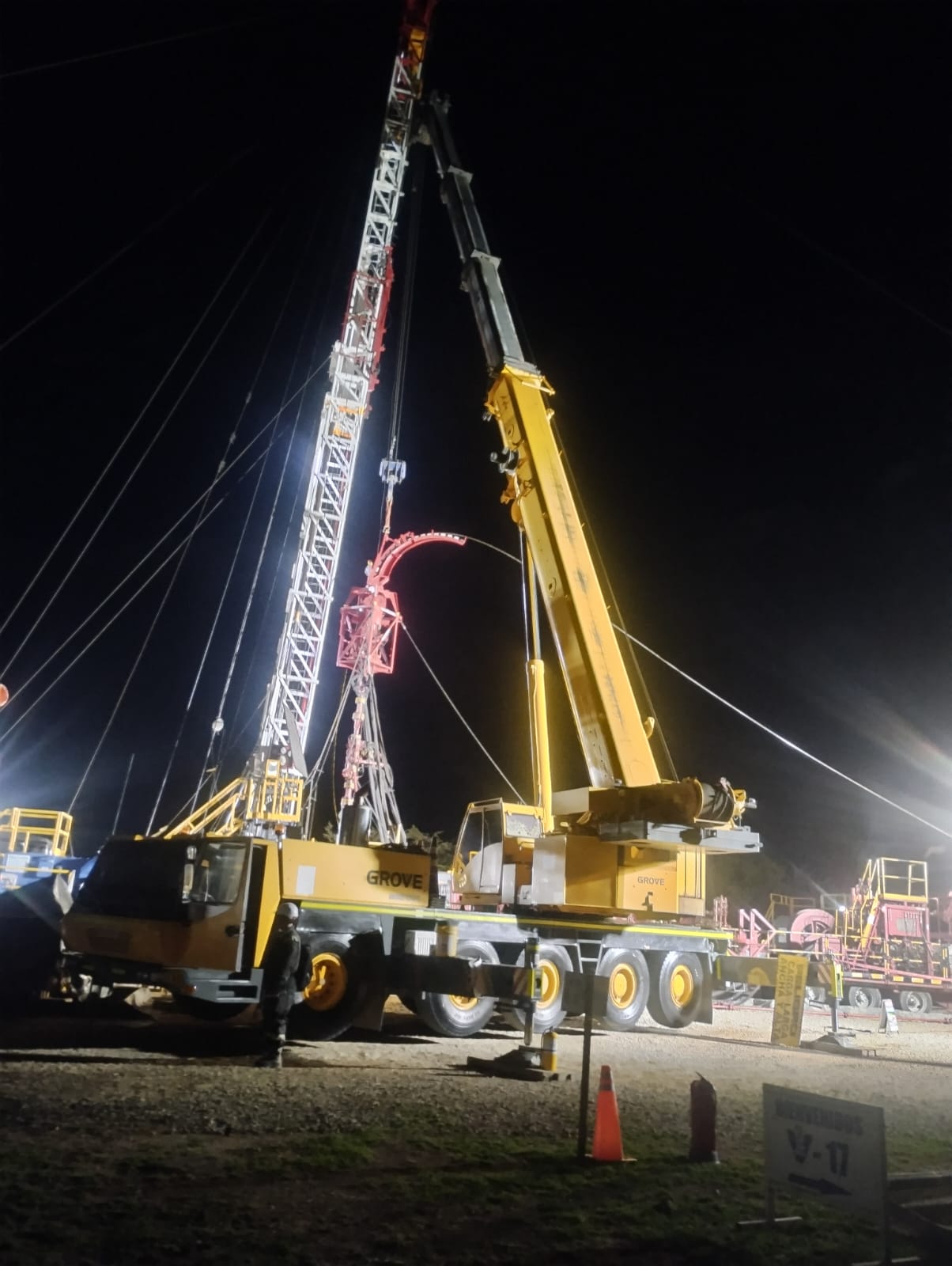 Operación nocturna de izaje